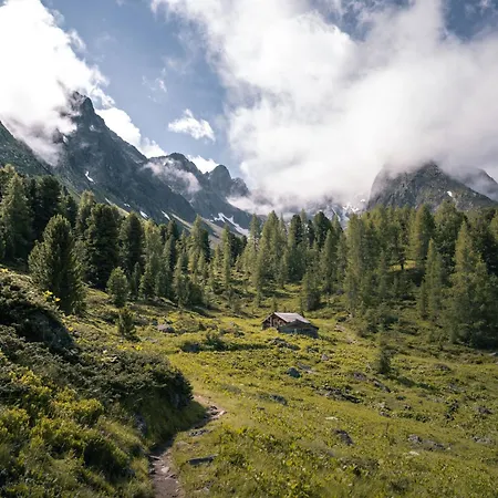 Simon-1 By Interhome